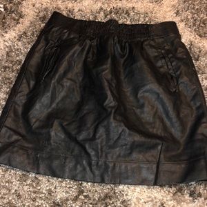 black leather skirt with pockets and zipper